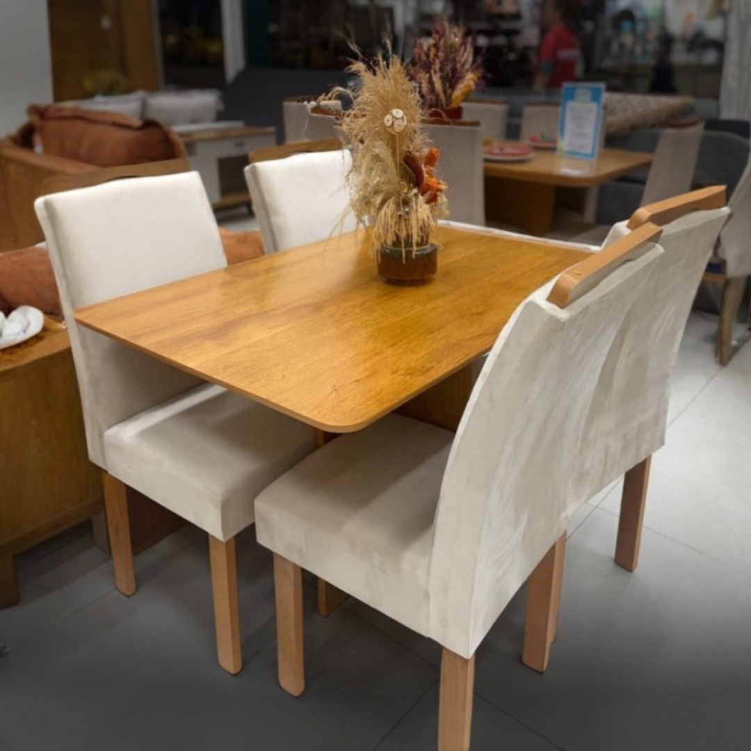 Mesa com 4 cadeiras cor natural
